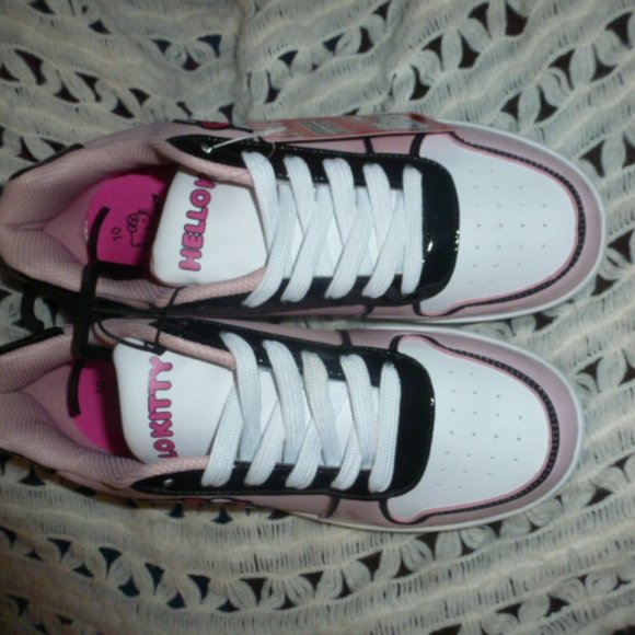 NEW- Hello Kitty by Sanrio Women's Pink Casual Court Sneakers sz10 - Picture 2 of 12